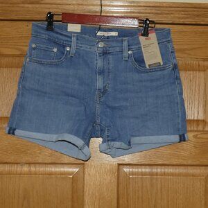 NWT Levi's Mid Length Shorts Size 31